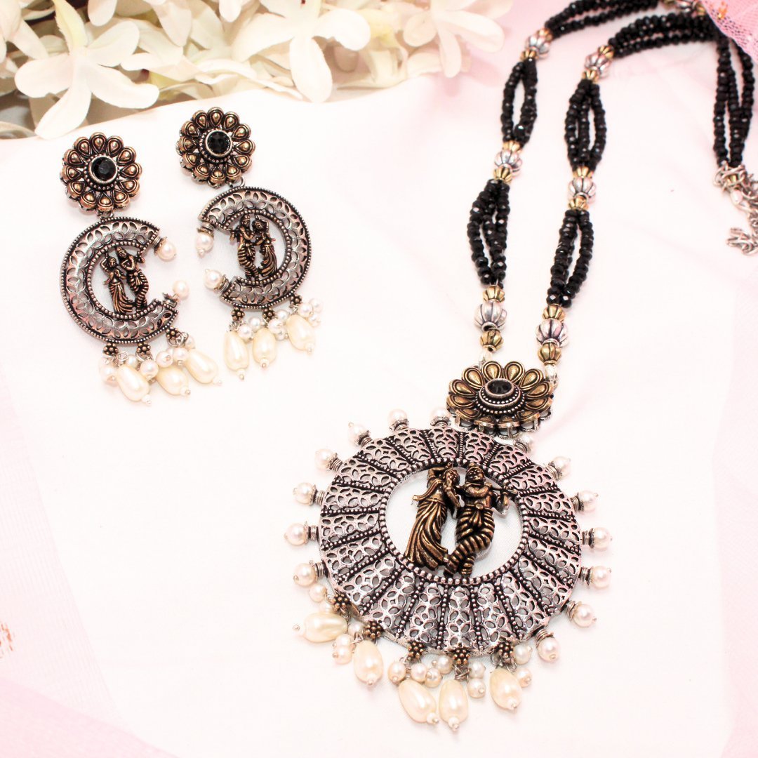 RADHA-KRISHAN DUAL-TONE PENDANT SET- BLACK