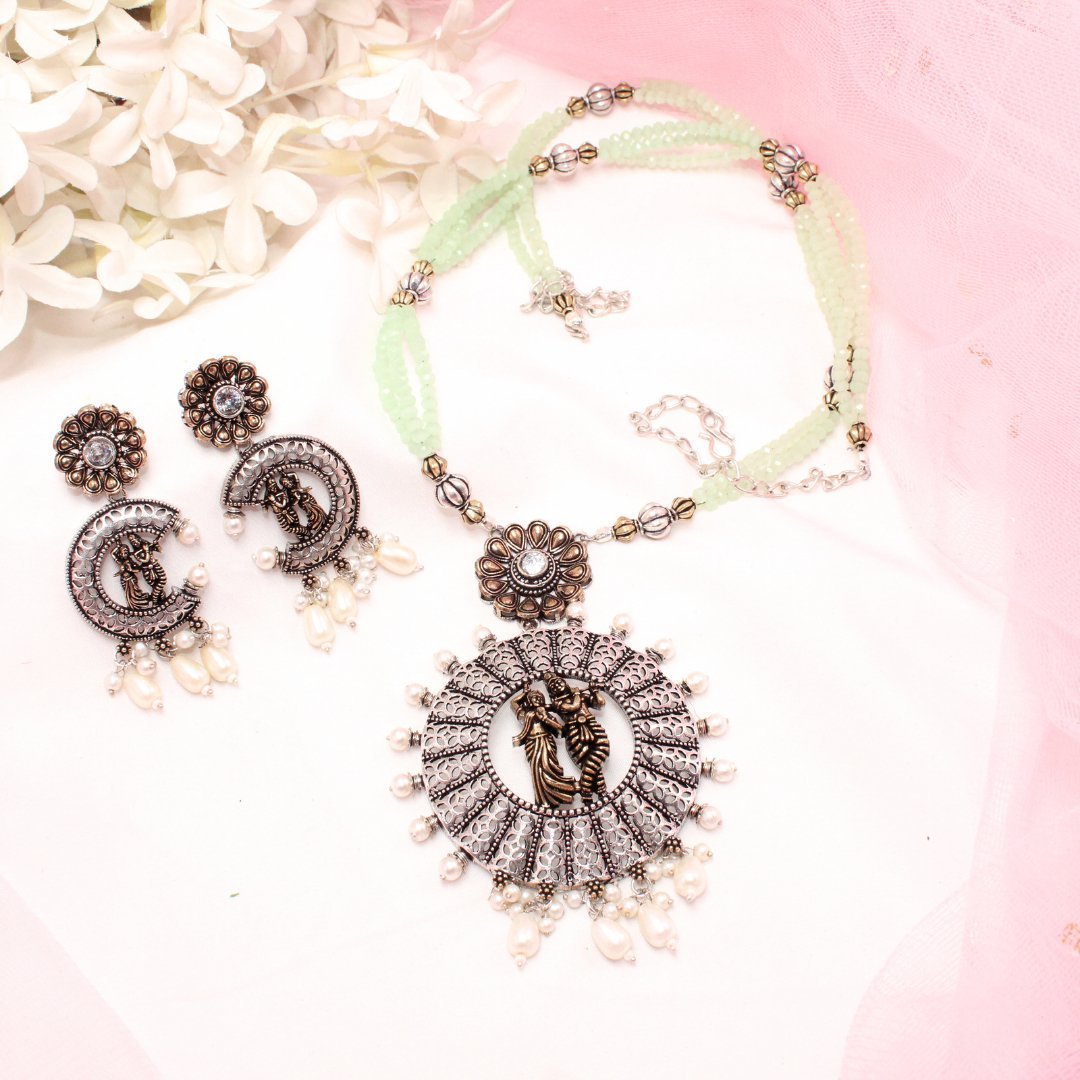 RADHA-KRISHAN DUAL-TONE PENDANT SET-LIGHT GREEN