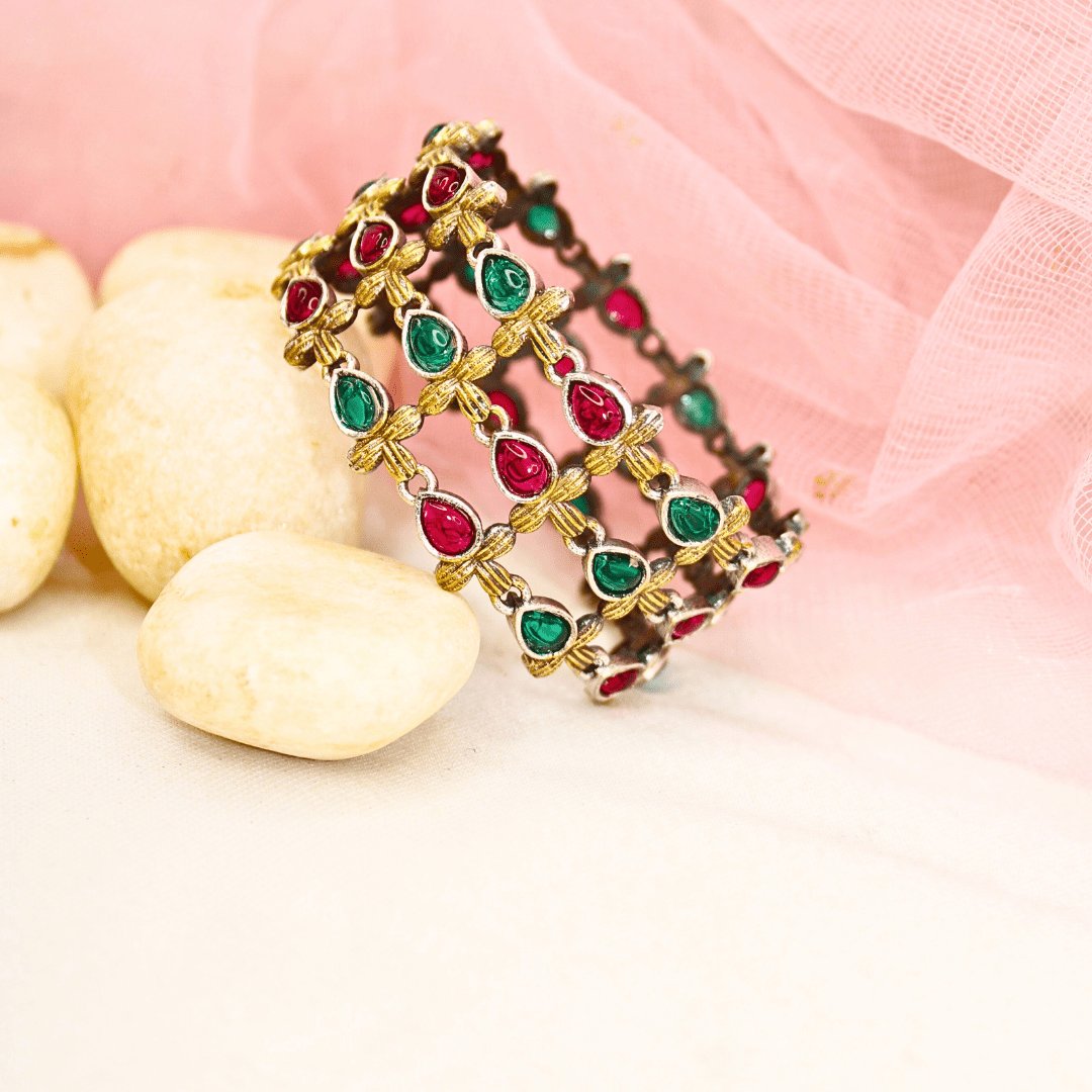 Rajputi Red-Green Stone Kada – Non-Openable Single Bang