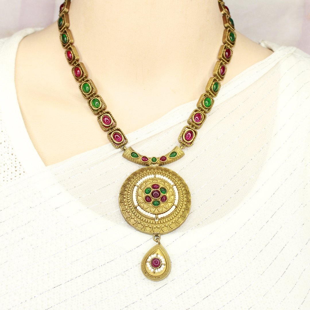 RAJWADI THAPA NECKLACE-RED & GREEN