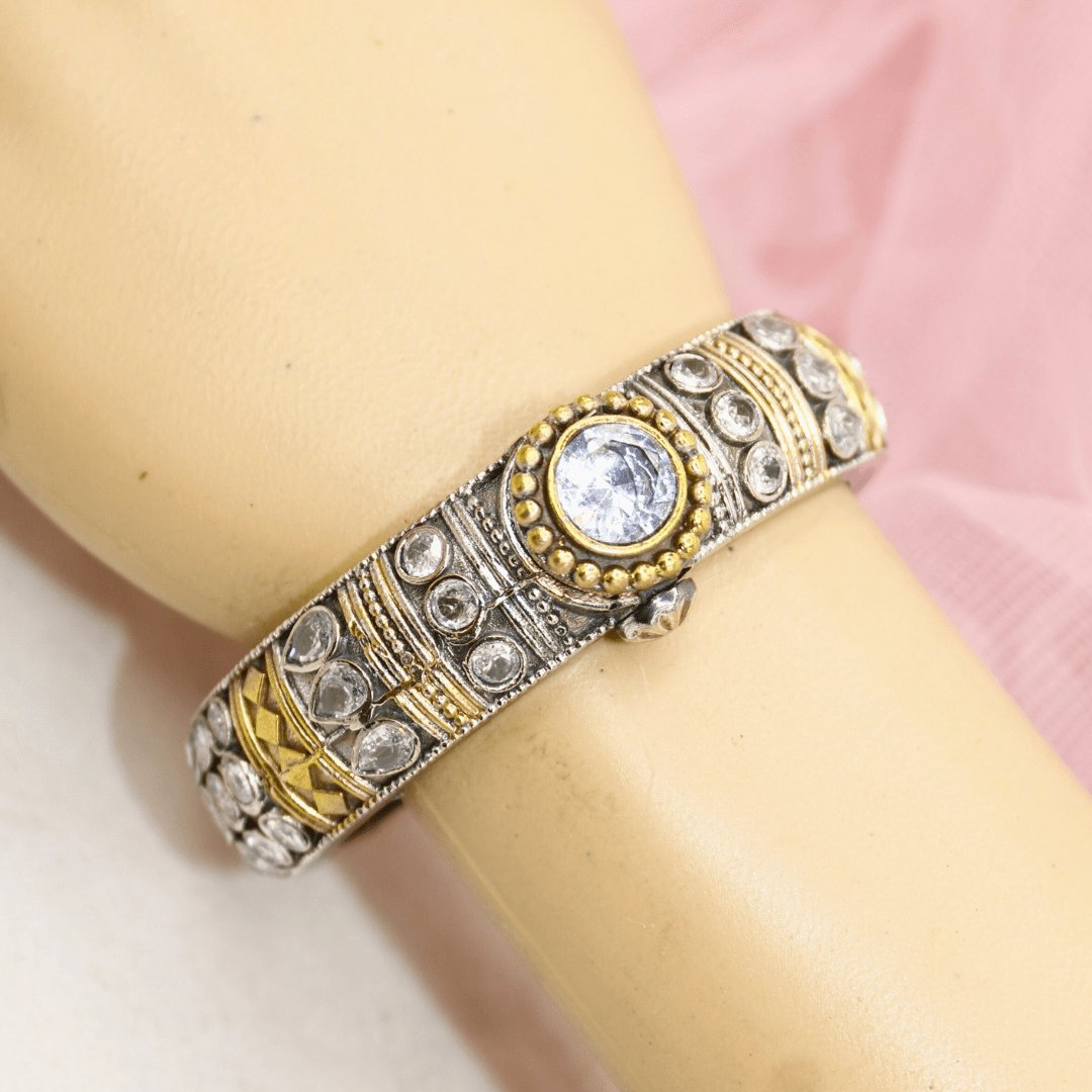Rajwadi White Stone Kada – Antique Kada with Diamond-Look Centerpie