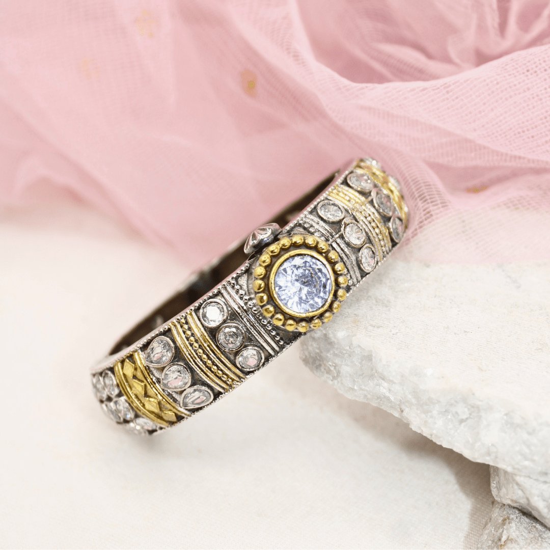 Rajwadi White Stone Kada – Antique Kada with Diamond-Look Centerpie