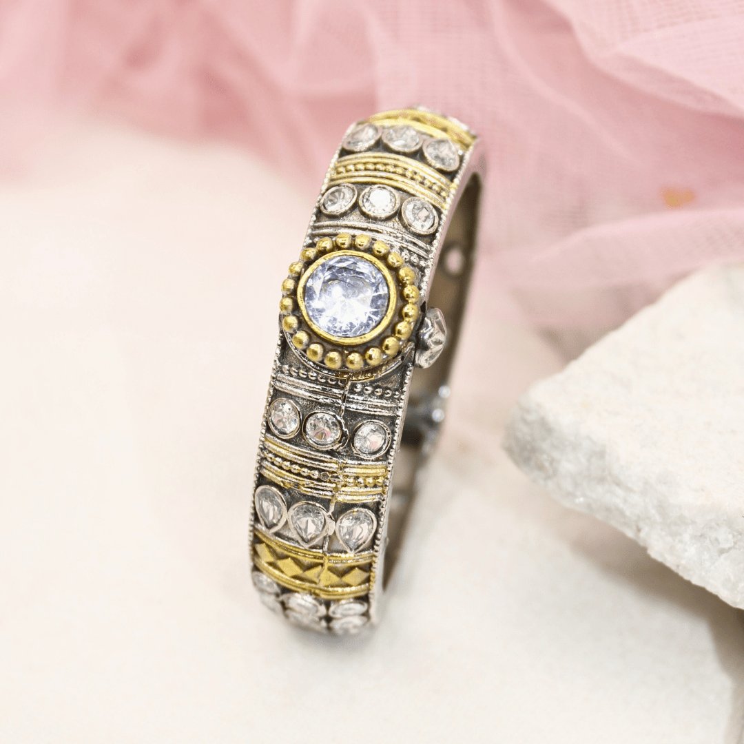 Rajwadi White Stone Kada – Antique Kada with Diamond-Look Centerpie