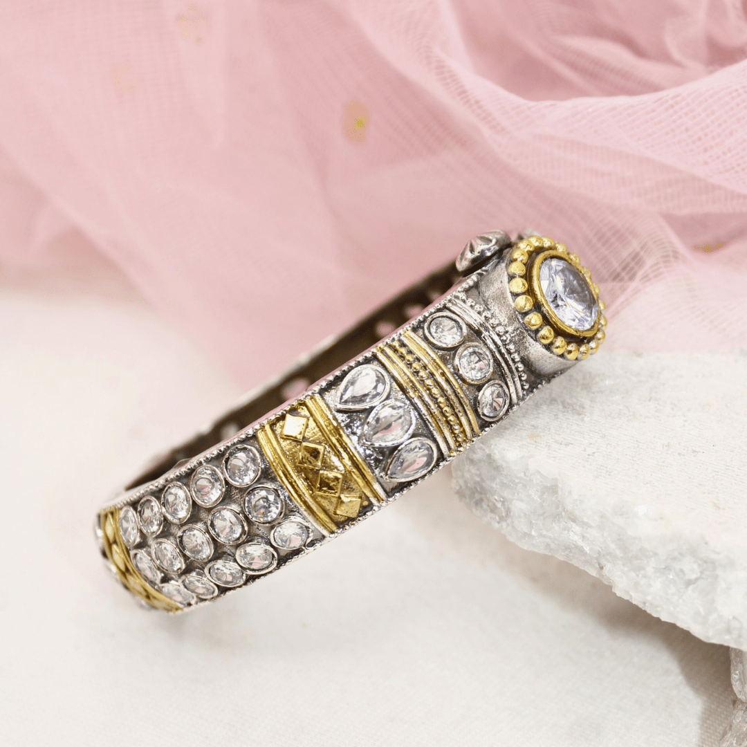 Rajwadi White Stone Kada – Antique Kada with Diamond - Look Centerpie