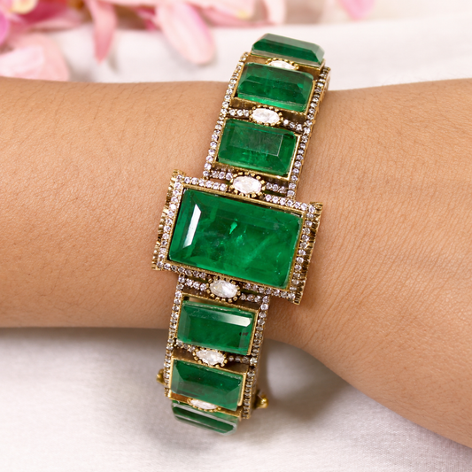 NAV-KADA-00289 – retouched wrist view with natural skin