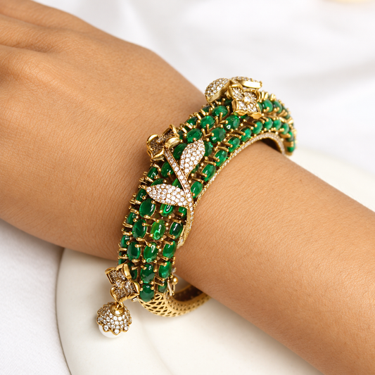 NAV-KADA-00279 – same-pose natural-hand retouch