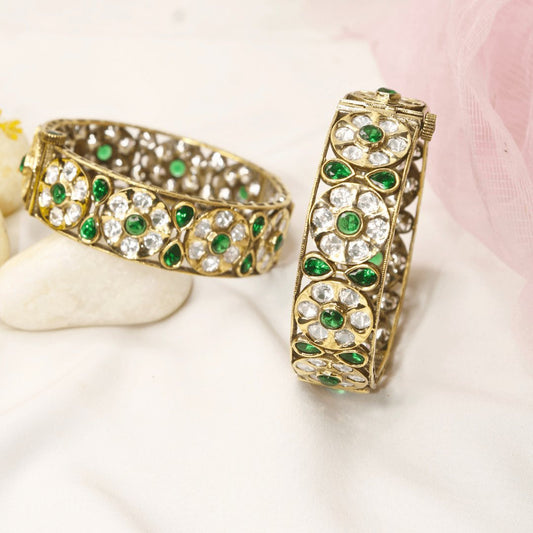 Sabyasachi-Inspired Green & Polki Kada (Set of 2) – Navraee Antique Gold Bangl