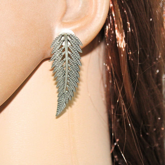 SHARP LEAF SLEEK STUD - SILVER
