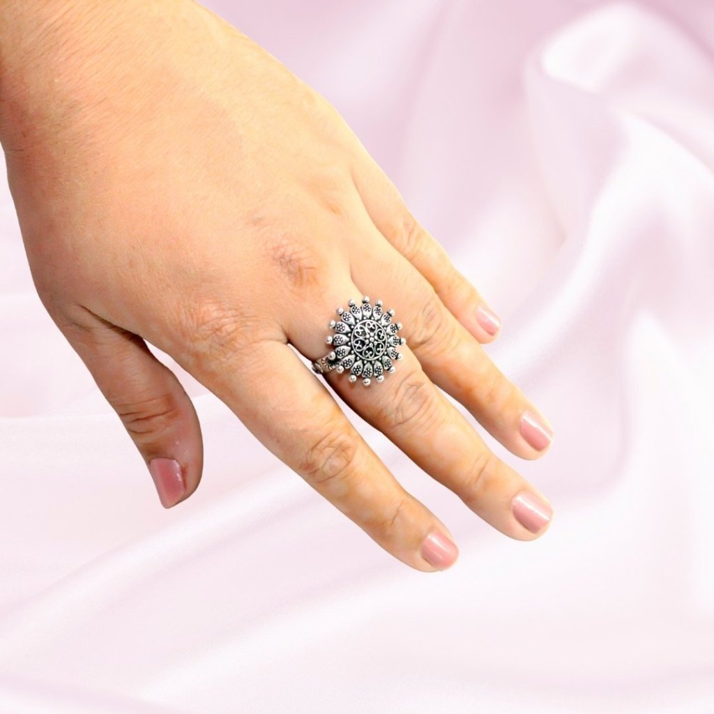 Shrivi antique gold ring design 3