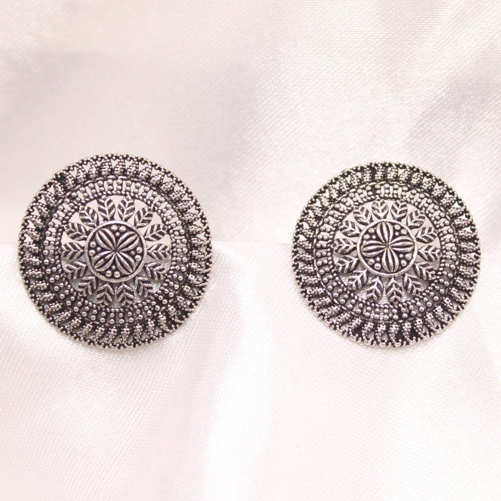 Shrivi studs circle with leaf jaali