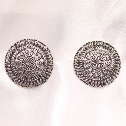 Shrivi studs circle with leaf jaali