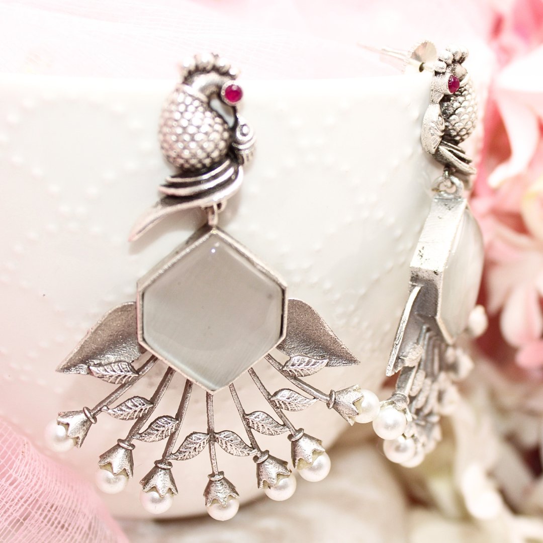 SILVER LOOK ALIKE DANGLE ROUND TOP - GREY
