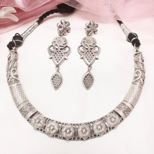 SILVER LOOK ALIKE NECKLACE SET