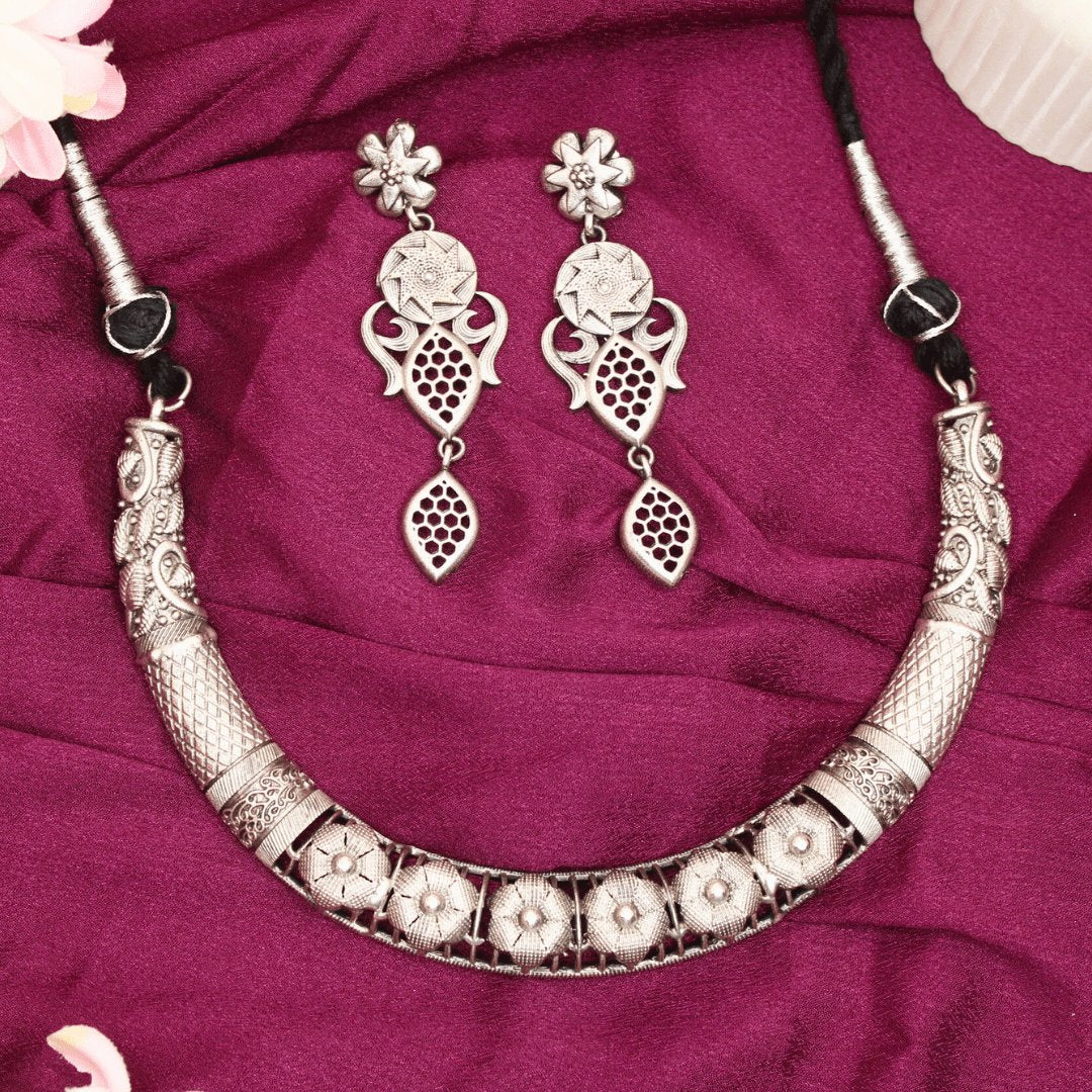 SILVER LOOK ALIKE NECKLACE SET