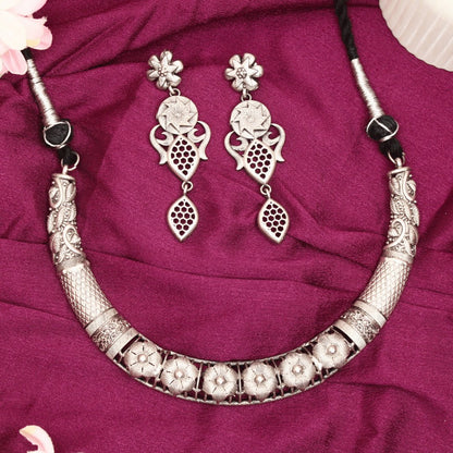 SILVER LOOK ALIKE NECKLACE SET