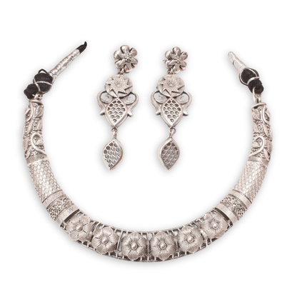 SILVER LOOK ALIKE NECKLACE SET
