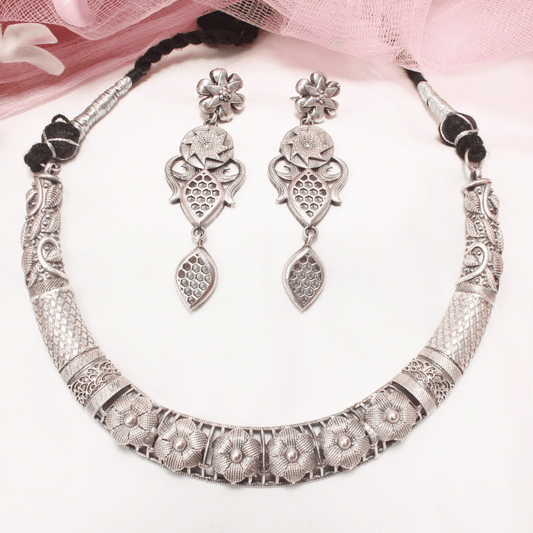 SILVER LOOK ALIKE NECKLACE SET