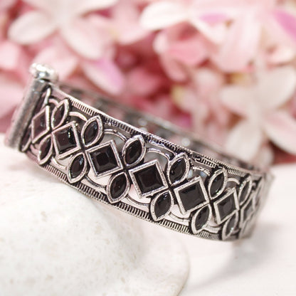 STONE CUTWORK KADA - BLACK