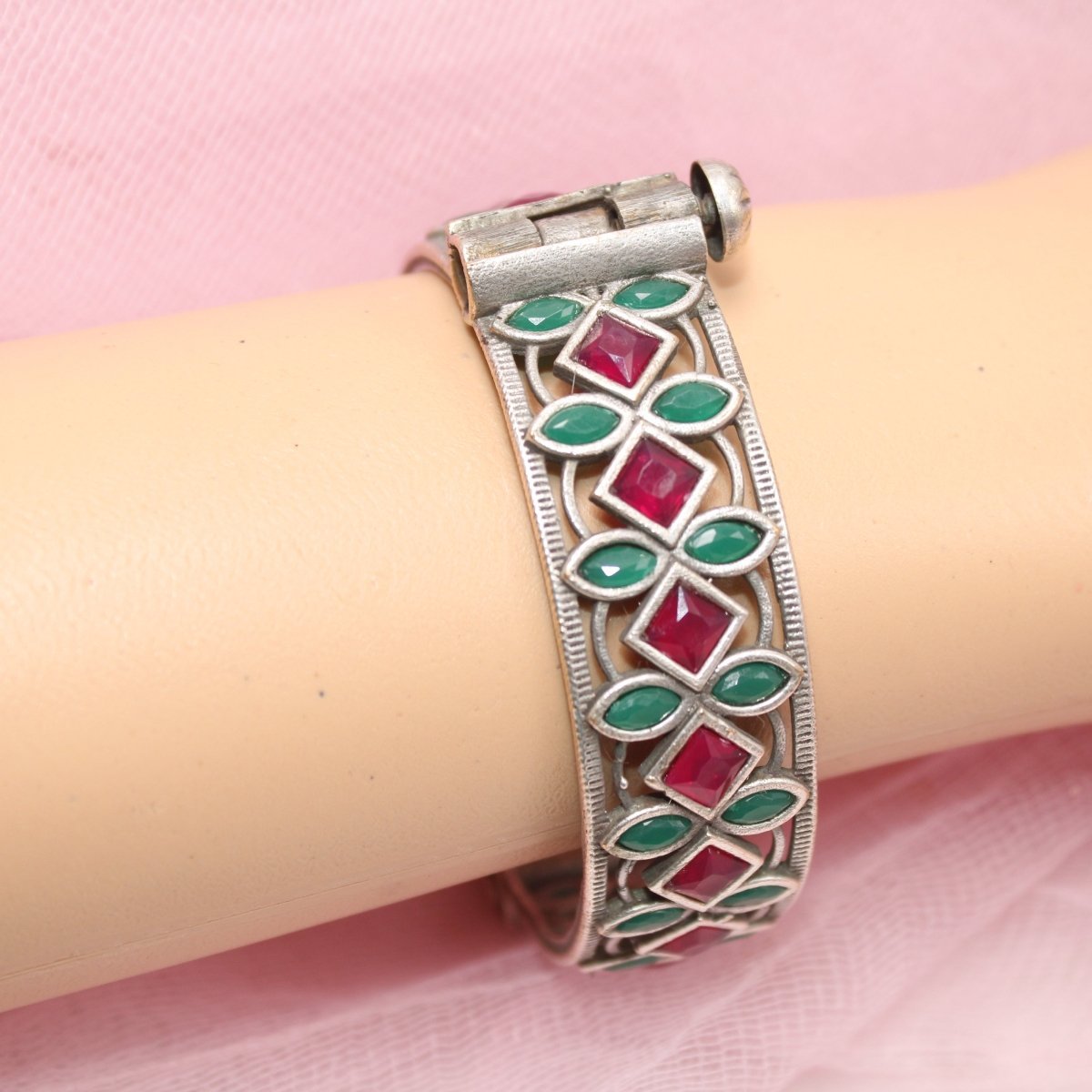 STONE CUTWORK KADA-MAROON & GREEN