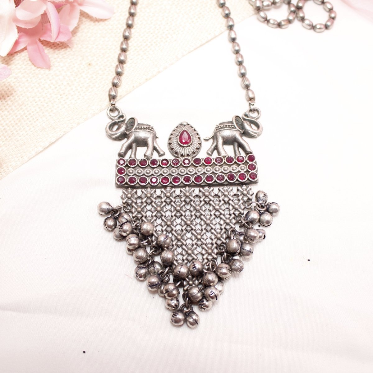 VINTAGE LOOK SILVER REPLICA ELEPHANT PAIR PENDANT - RED