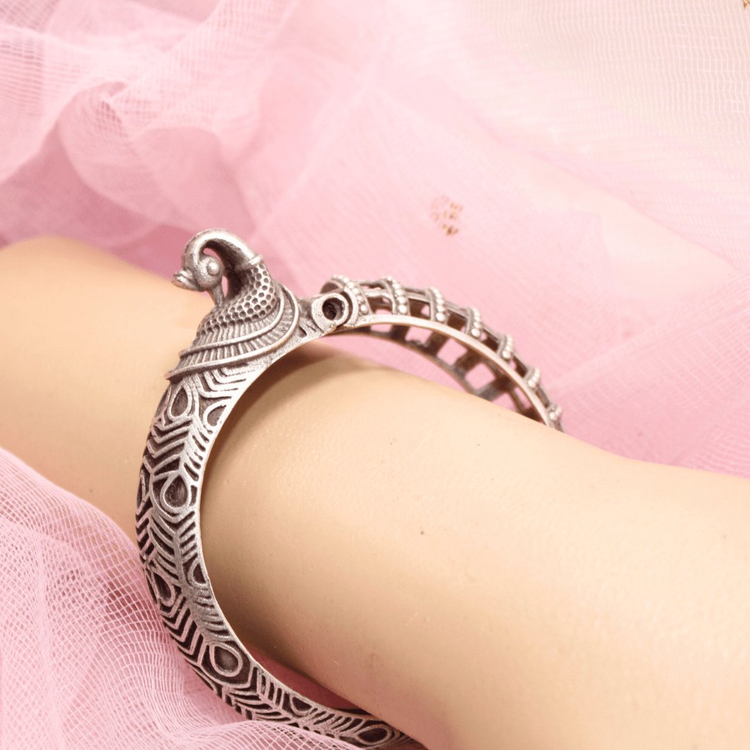 VINTAGE LOOK SINGLE PEACOCK KADA