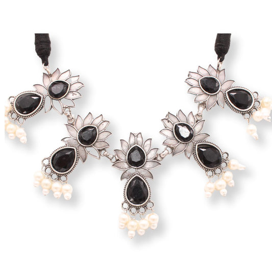 5 LOTUS NECKLACE - BLACK