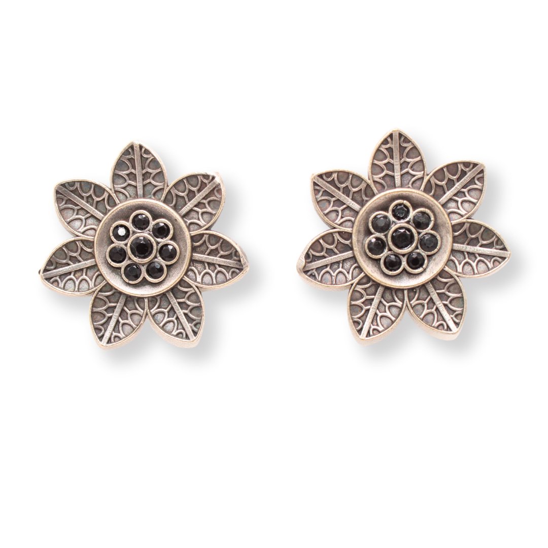 7 LEAVES FLOWER STUD - BLACK