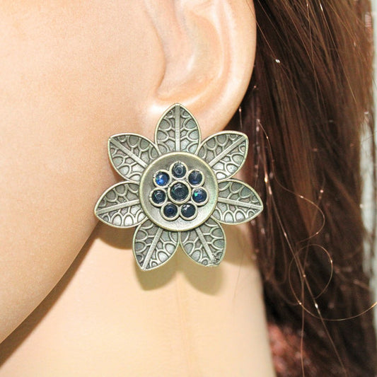 7 LEAVES FLOWER STUD - BLUE