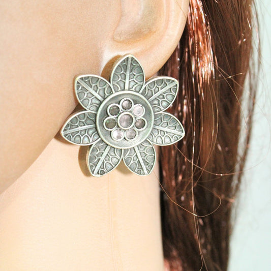 7 LEAVES FLOWER STUD - MAUVE