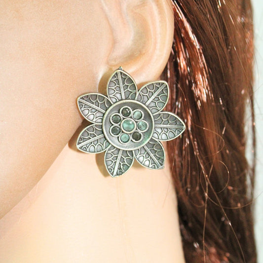 7 LEAVES FLOWER STUD - MINT