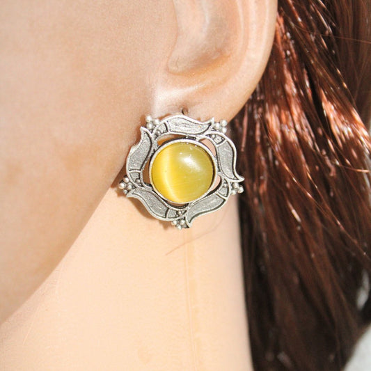 SILVER LOOK ALIKE ROUND STONE STUD - YELLOW